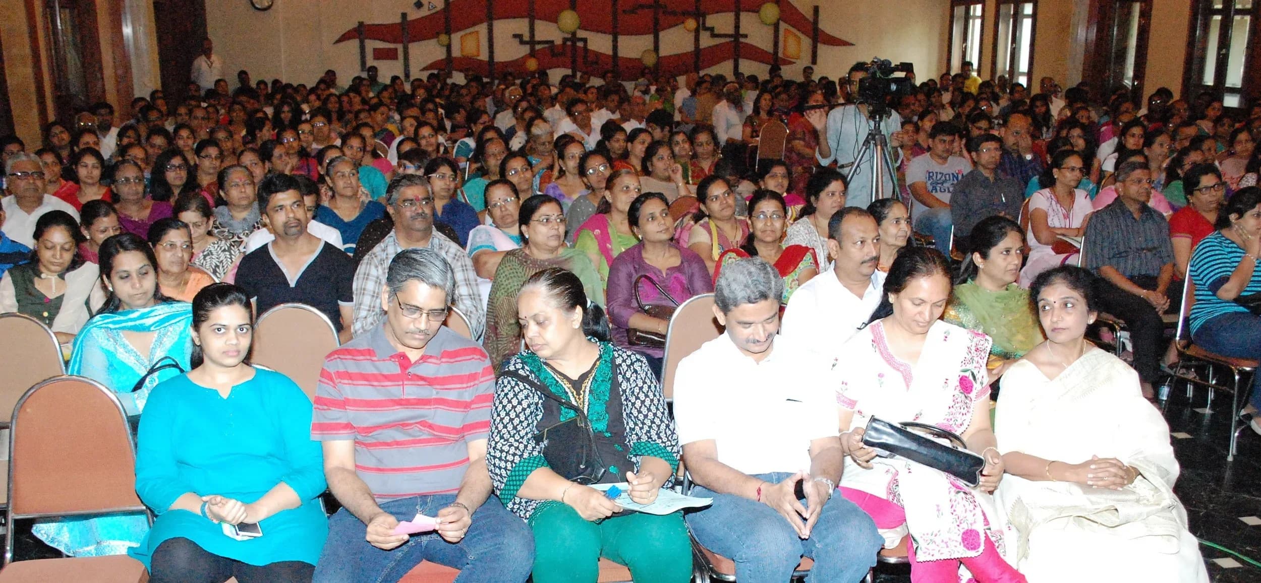 Rajshree Vora teaching a Sujok class